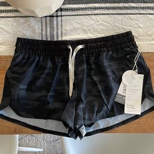 Vuori Black Watercolor Camouflage Clementine Athletic Shorts Size M
